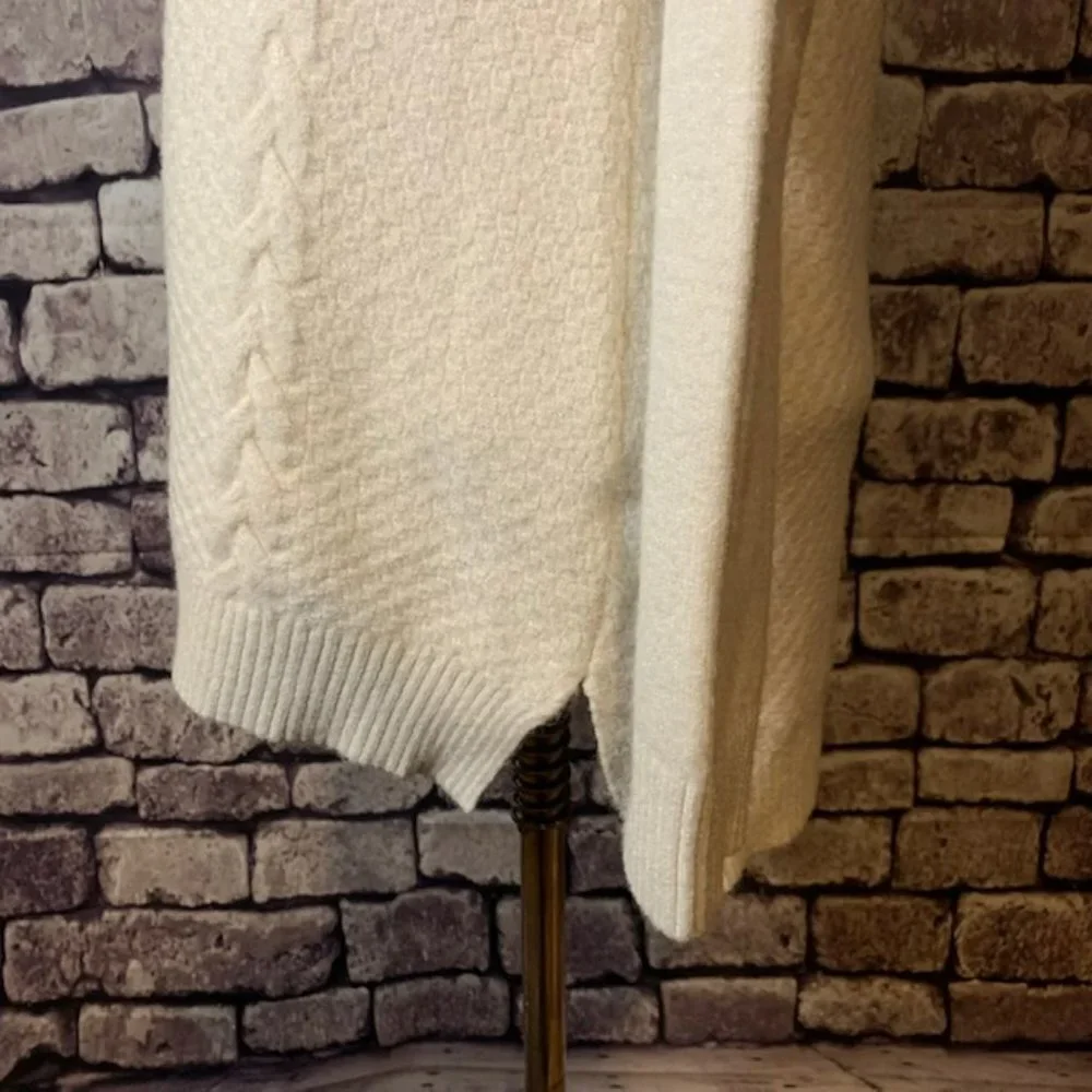 Cyrus Pullover Sweater Size Medium
